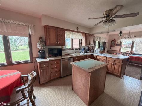 1665 Dorell Drive Hampton IA 50441