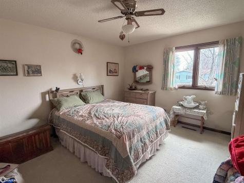 1665 Dorell Drive Hampton IA 50441