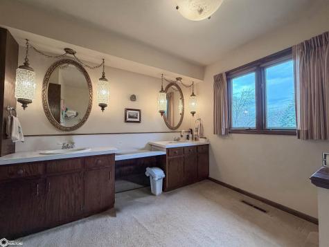 1665 Dorell Drive Hampton IA 50441