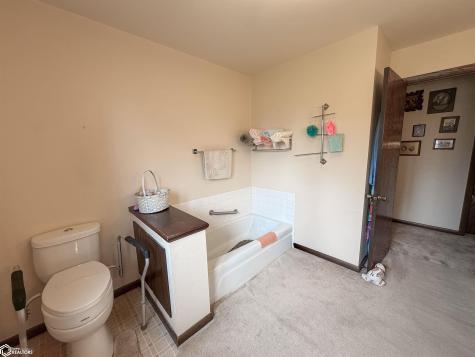 1665 Dorell Drive Hampton IA 50441