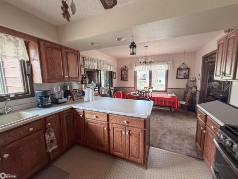 1665 Dorell Drive Hampton IA 50441