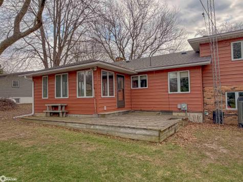 1665 Dorell Drive Hampton IA 50441