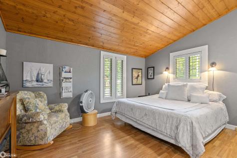 1810 W 7th Avenue N Clear Lake IA 50428