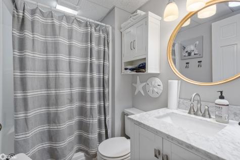 1810 W 7th Avenue N Clear Lake IA 50428