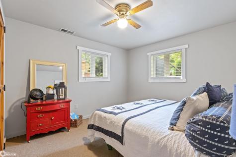 1810 W 7th Avenue N Clear Lake IA 50428