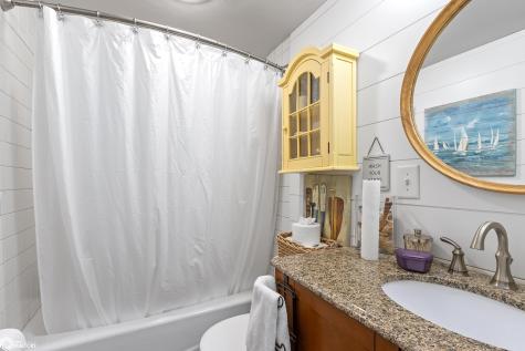 1810 W 7th Avenue N Clear Lake IA 50428