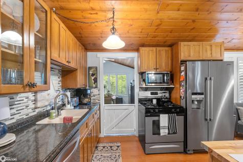 1810 W 7th Avenue N Clear Lake IA 50428