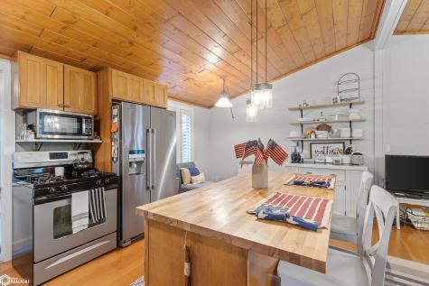 1810 W 7th Avenue N Clear Lake IA 50428