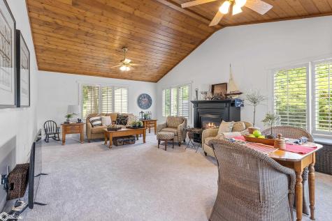 1810 W 7th Avenue N Clear Lake IA 50428