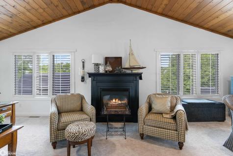 1810 W 7th Avenue N Clear Lake IA 50428