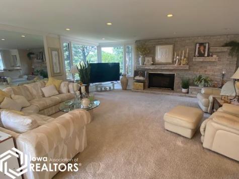 601 19th Street W Clear Lake IA 50428