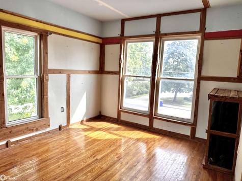 136 3rd Street SE Britt IA 50423