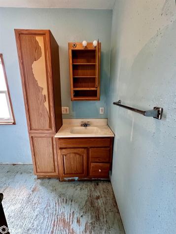 136 3rd Street SE Britt IA 50423