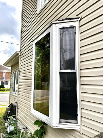 136 3rd Street SE Britt IA 50423