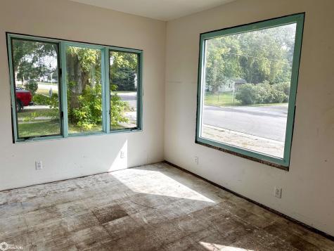 136 3rd Street SE Britt IA 50423