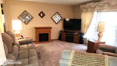 15 Lakeview Drive Mason City IA 50401