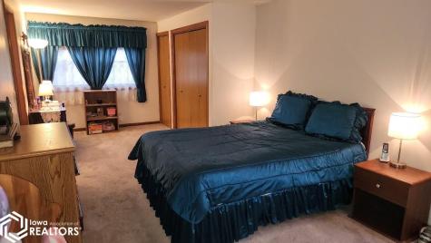 15 Lakeview Drive Mason City IA 50401