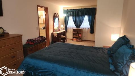 15 Lakeview Drive Mason City IA 50401