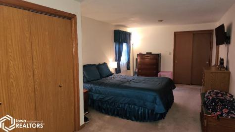 15 Lakeview Drive Mason City IA 50401