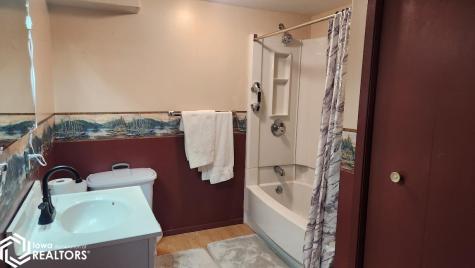 15 Lakeview Drive Mason City IA 50401