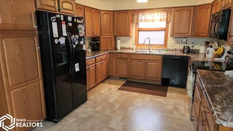 15 Lakeview Drive Mason City IA 50401