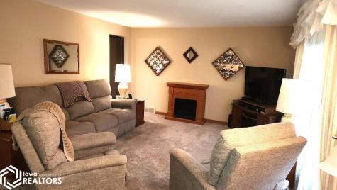 15 Lakeview Drive Mason City IA 50401