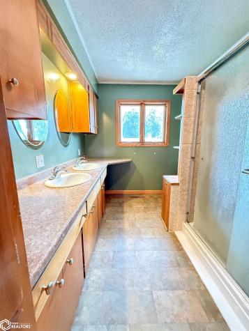 1330 Sunset Drive Hampton IA 50441