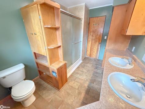 1330 Sunset Drive Hampton IA 50441