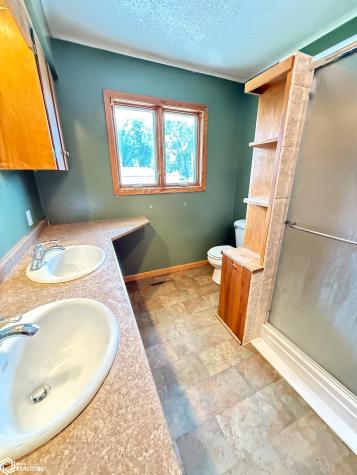 1330 Sunset Drive Hampton IA 50441