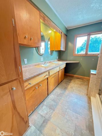 1330 Sunset Drive Hampton IA 50441