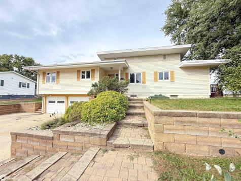 1330 Sunset Drive Hampton IA 50441