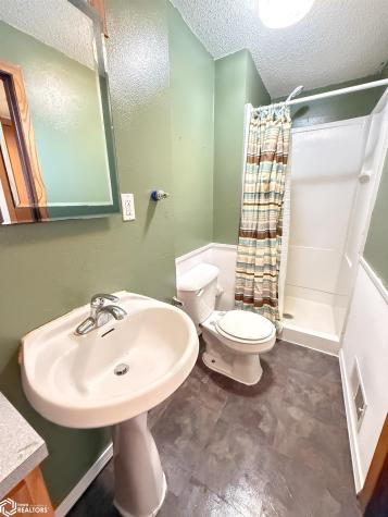 1330 Sunset Drive Hampton IA 50441