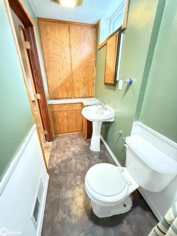 1330 Sunset Drive Hampton IA 50441