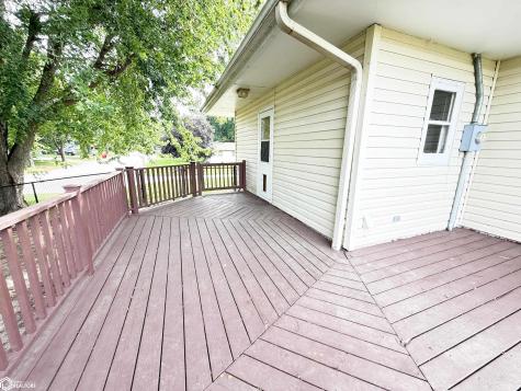 1330 Sunset Drive Hampton IA 50441