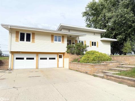 1330 Sunset Drive Hampton IA 50441