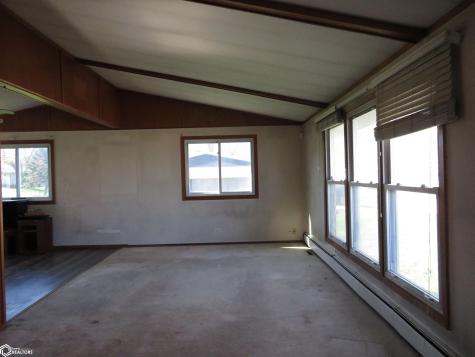 719 3rd Street NE Clarion IA 50525