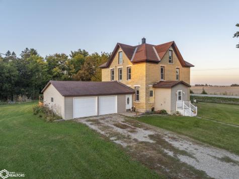 11142 Thrush Avenue Mason City IA 50401