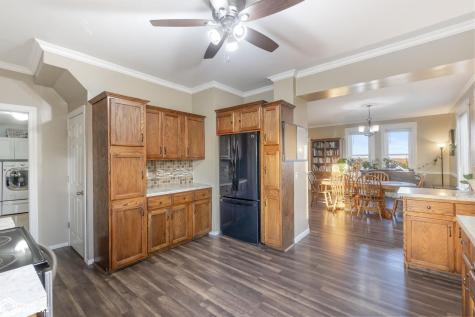 11142 Thrush Avenue Mason City IA 50401