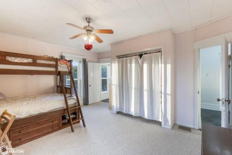 11142 Thrush Avenue Mason City IA 50401