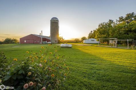 11142 Thrush Avenue Mason City IA 50401