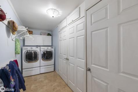 11142 Thrush Avenue Mason City IA 50401