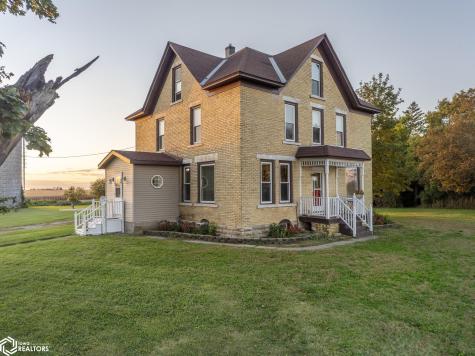 11142 Thrush Avenue Mason City IA 50401