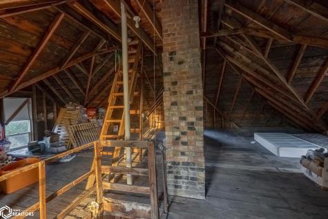 11142 Thrush Avenue Mason City IA 50401