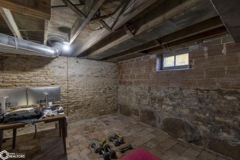 11142 Thrush Avenue Mason City IA 50401