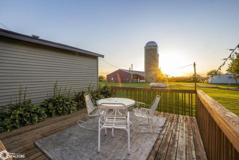 11142 Thrush Avenue Mason City IA 50401