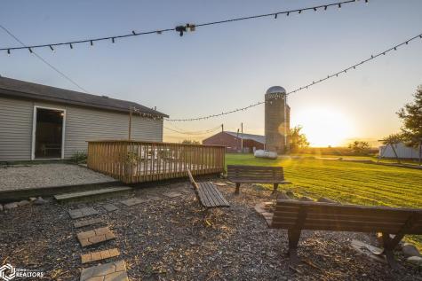 11142 Thrush Avenue Mason City IA 50401