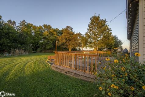 11142 Thrush Avenue Mason City IA 50401