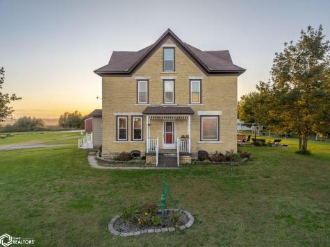 11142 Thrush Avenue Mason City IA 50401