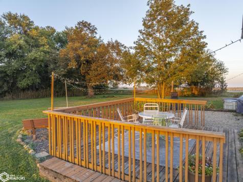 11142 Thrush Avenue Mason City IA 50401