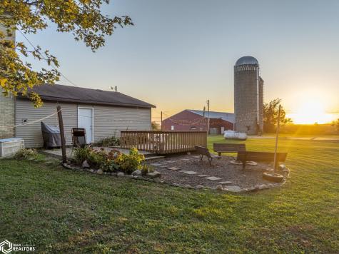 11142 Thrush Avenue Mason City IA 50401